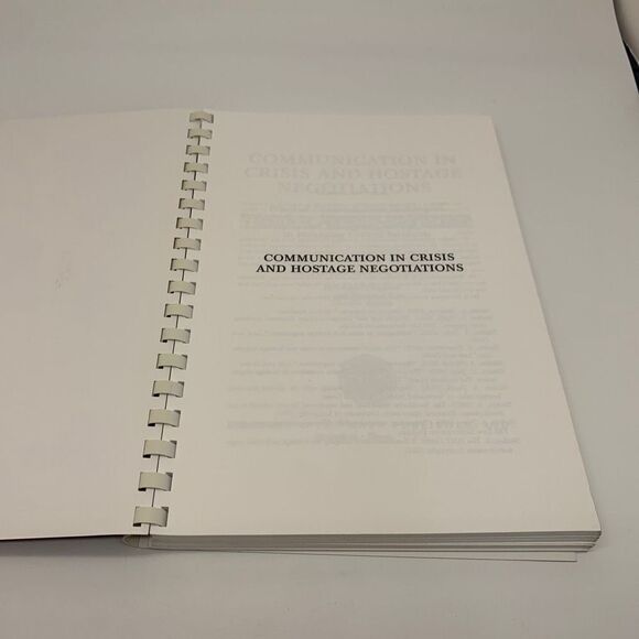 COMMUNICATION IN CRISIS AND HOSTAGE NEGOTIATIONS: By Arthur A. Slatkin EXCELLENT - Picture 3 of 5